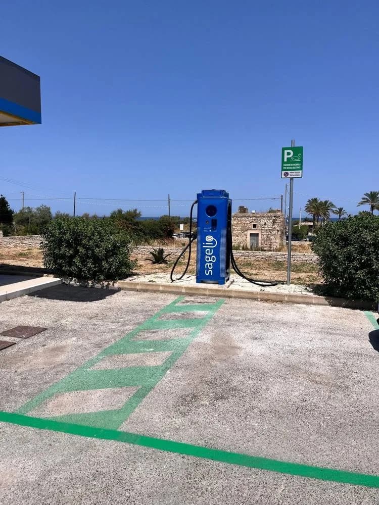 Stallo pubblico e colonnina fast Sagelio a Molfetta