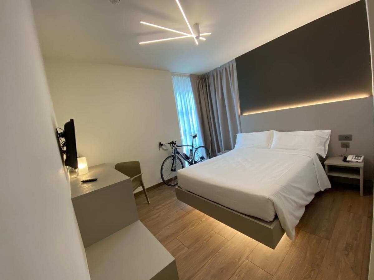 Fly Bike Hotel