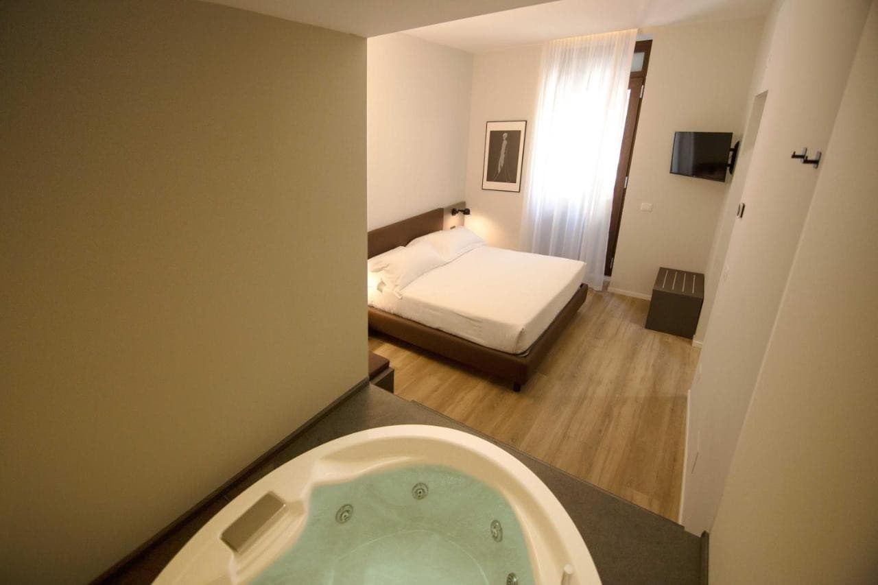 palazzo-bellocchi-suites-apartments-brindisi/palazzo-bellocchi-suites-apartments-6.jpg
