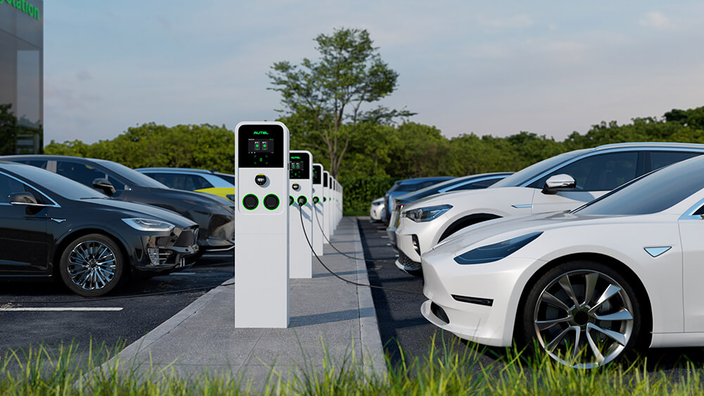 Cresci con la <br /><span>Mobilità Elettrica</span>
